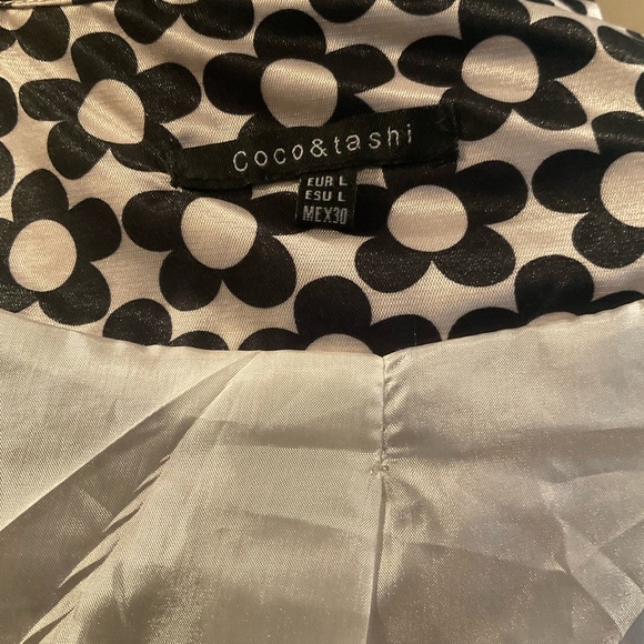 “COCO & TASHI” Black and White Floral Coat Dress . - Picture 11 of 15